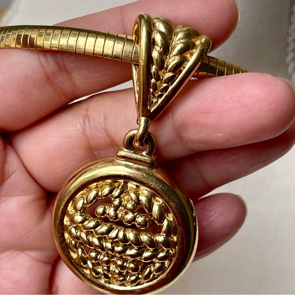 π2x Host Pickπ Vtg GIVENCHY Pendant Thick Rope Gold-Plate Enhancer Omega Chain - Picture 3 of 15